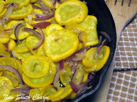 Skillet Squash 2 Skillet Squash, Cooking Yellow Squash, Squash In Oven, Oven Roasted Green Beans, Skillet Corn, Corn Dishes, Cooking Pumpkin, Roasted Green Beans, Yellow Squash