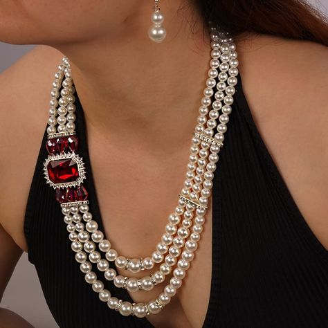 1950s Jewelry Styles and History 1950s Jewelry Style, 1940s Costume, Gatsby Jewelry, 1940s Jewelry, Pearl Necklace And Earrings, Long Pearl Necklace, 1950s Jewelry, Bridal Pearl Necklace, Evening Jewelry