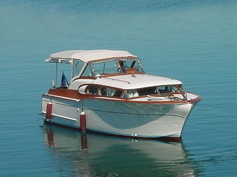 Wooden Boats For Sale, Chris Craft Boats, Classic Wooden Boats, Cabin Cruiser, Chris Craft, Boat For Sale, Vintage Boats, Old Boats, Yacht Interior