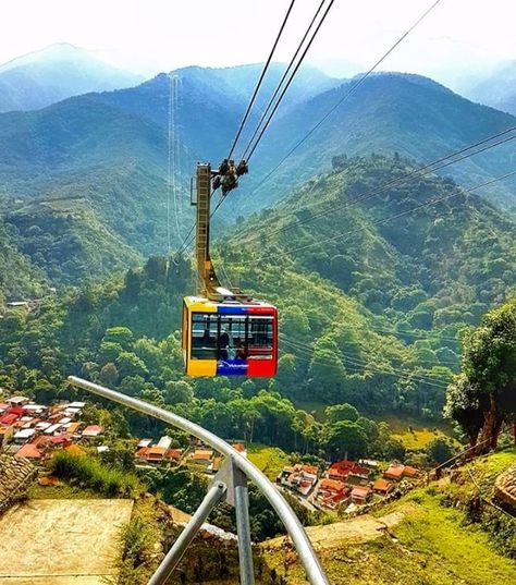 Teleférico de Mérida  Venezuela 🇻🇪 Diy Holiday Cards, Pixel Art Background, Pretty Places, America Travel, Art Background, Dream Vacations, South America, Places To Travel, Adventure Travel