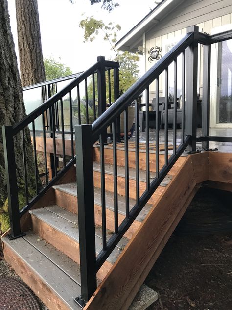 Metal handrail makes a grand entrance. Front Step Railing Ideas Entrance, Deck Handrail Ideas, Front Porch Stone Steps, Handrails For Stairs, Stair Garland, Exterior Stair Railing, Porch Handrails, Exterior Handrail, Deck Handrail