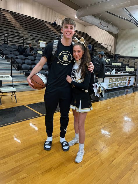 Cheer And Basketball Couples Pictures, Basketball And Cheerleader Couple, Basketball Couple Pictures, Basketball Gf, Tall Boyfriend Short Girlfriend, Basketball Couples, Basketball Boyfriend, Husband Aesthetic, Short Girlfriend