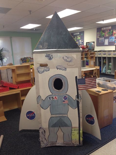 Rocket ship for dramatic play area Rocket Ship Dramatic Play, Spaceship Dramatic Play, Cardboard Rocket, Space Theme Classroom, Dramatic Play Themes, Space Lessons, Space Preschool, Ship Ideas, Space Classroom