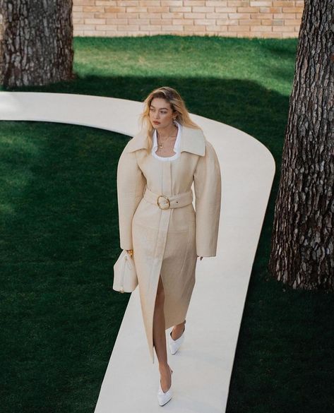 Grateful to open the @jacquemus LES SCULPTURES show on the loveliest morning in Saint-Paul-de-Vence ♡🧈📍 Merci mon cheri… | Instagram Gigi Hadid Runway, Hadid Instagram, Sculpture Fashion, Gigi Hadid Looks, Gigi Hadid Outfits, Gigi Hadid Style, Celebrity Perfume, Hadid Style, Mens Fashion Week