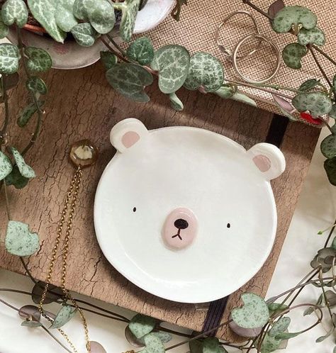 Bear Clay, Jewellery Bowl, Clay Dish, Clay Bear, Gouache Paints, Diy Pottery Painting, Diy Air Dry Clay, Air Dry Clay Projects, Cerámica Ideas