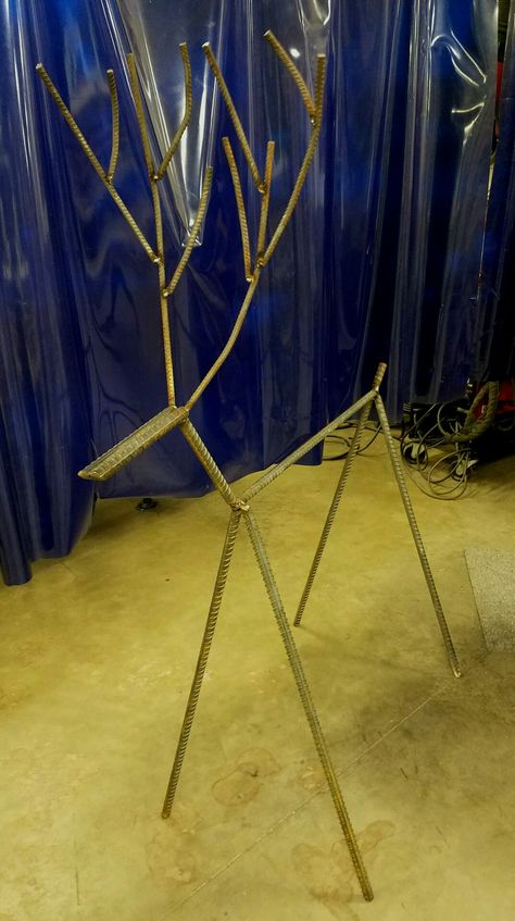 Rebar Reindeer. #chickwelder #imadeit! #salvagedmetal Welded Christmas Decor, Rebar Christmas Tree, Rebar Reindeer, Rebar Art, Metal Crafts Diy, Weld Art, Start Of Fall, Welding Ideas, Christmas Tree Lots