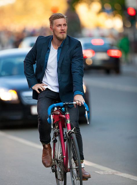 Urban Bike Style, Cycling Inspiration, Bicycle Chic, Mens Work Outfits, Manly Style, Cycle To Work, Men Cycling, Bike Cycle, Urban Bike