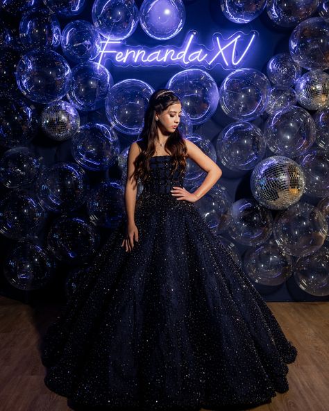 Com muito azul e alegria, Fernanda celebrou a chegada dos seus 15 anos. 💙🎇

Cada detalhe dessa festa foi pensado para ser inesquecível. Cercada de amor, Fernanda viveu momentos mágicos que tornaram esse dia uma verdadeira celebração da vida. 🌠

E vocês, como sonham em celebrar esse momento tão especial?
.
.
.
Debutante: @fernandaayoshida
Espaço: @espacowoodchucrizaidan
Assessoria: @multipladebutantes Sweet Fifteen, 15th Birthday, Birthday