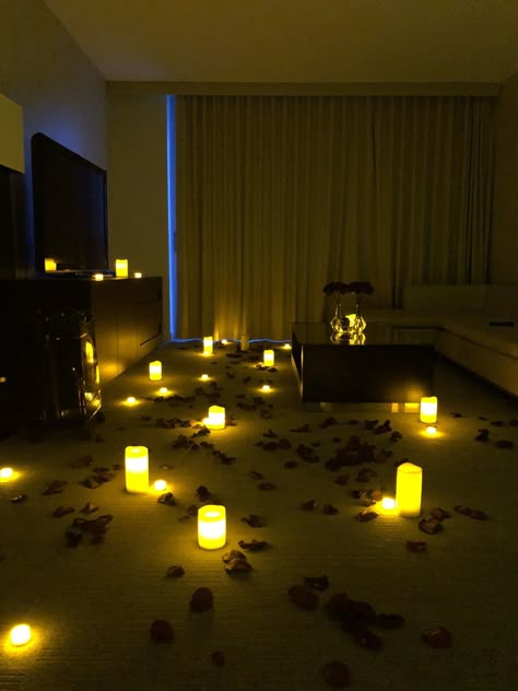 Candles Room Romantic, Bedroom Candle Decor, Bedroom With Candles, Love Hotel Room, Romantic Candles Night, Romantic Candles Bedroom, Hotel Room Romantic, Anniversary Decoration Ideas At Home, Room Decor Romantic