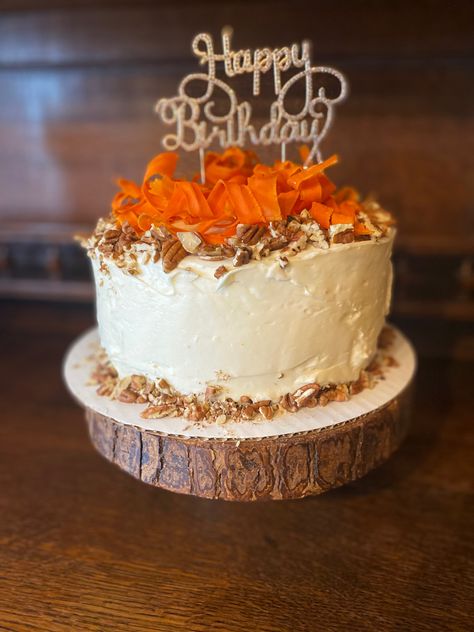 Carrot Birthday Cake For Men, Decorated Carrot Cake Birthday, Carrot Cake Decorating Ideas, Carrot Cake Decoration, Cocina Ideas, Carrot Cakes, Cake Decorating Piping, Birthday Thanks, Baking Cakes