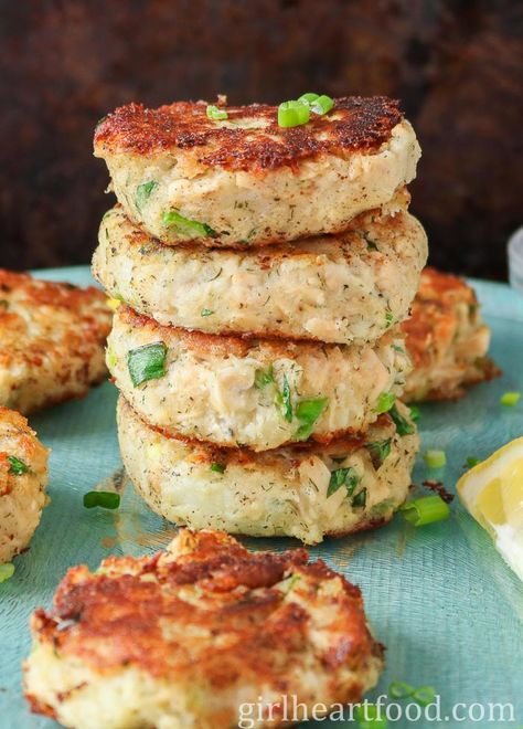 Easy Tuna Patties Simple, Tuna Patties No Egg, Tuna Patties Meal, Tuna Broccoli Patties, Tuna Fish Cakes With Potato, Chili Side Dishes, Tuna Fish Cakes, Tuna Patties Recipes, Thai Fish Cakes