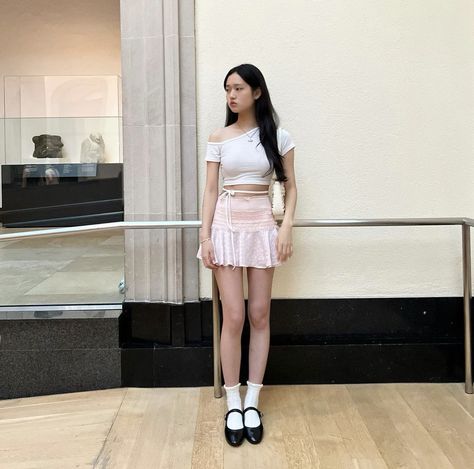 Tracy Sohn, Fashion Outfits Aesthetic, Cut Bangs, Coquette Outfits, Mercedes Suv, Coquette Style, Fits Inspo, Girl Boss Style, Art Instagram