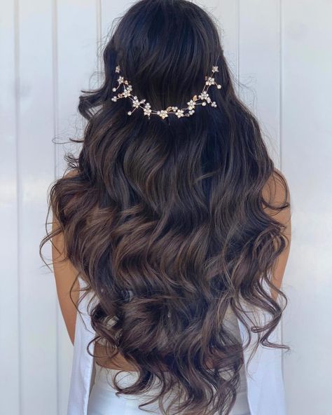 Petula Jade Hairstylist on Instagram: “Textured waves, complimented with this stunning halo hair piece. Loving formal season ✨ I have limited appointments left for formal dates.…” 16 Hairstyles, Start My Own Business, Wedding Korea, Bridal Stylist, Bridal Hair Wreath, Formal Ideas, Springtime Wedding, Matric Dance, Wonderland Birthday