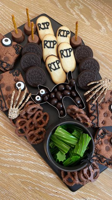 Halloween Food Serving Ideas, Summerween Charcuterie Board, Halloween Diy Snacks Parties Food, Hocus Pocus Baking, Horror Movie Themed Food Ideas, Halloween Crafts For Ladies Night, Hocus Pocus Cheeseboard, Funny Halloween Desserts, Spooky Dessert Board