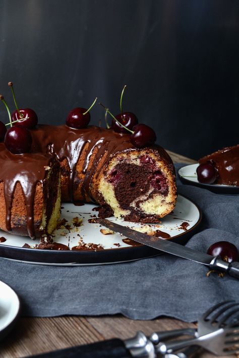 Marble cake is a childhood memory baked in a Bundt pan. It was one of my granny Lisa’s fabulous cake classics and it always impressed me with its light texture and the right balance of sweet … Marble Bundt Cake Recipe, Marble Bundt Cake, Cherry And Chocolate, Organic Cake, My Granny, Marble Cake, Bundt Cakes Recipes, Bundt Pan, Cake Tasting