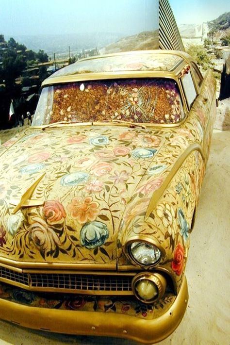 40 Super Cool Car Paint Job Art Ideas Cool Car Paint Jobs, Car Symbol, Car Paint Jobs, Car Museum, Crown Victoria, Car Paint, Pinstriping, Old Car, Museum Of Contemporary Art