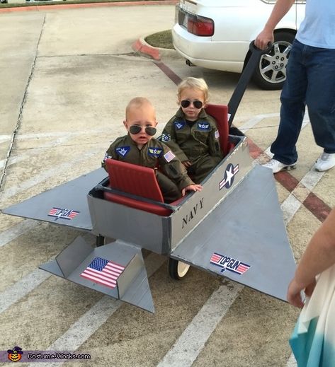 Goose And Maverick, Pilot Costumes, Funny Kid Halloween Costumes, Halloween Toddler Boy, Family Themed Halloween Costumes, Toddler Boy Costumes, Toddler Boy Halloween Costumes, Old Halloween Costumes, Twin Halloween