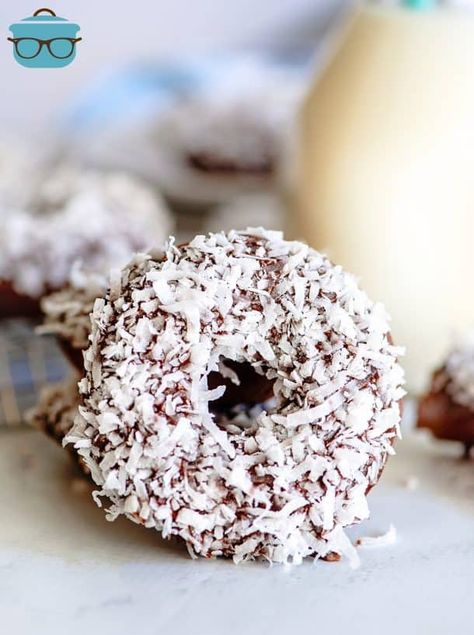 CHOCOLATE COCONUT BAKED DONUTS | The Country Cook Dunkin Donuts Recipe, Chocolate Donut Recipe, Apple Cider Donuts Baked, Donut Toppings, Coconut Baking, Chocolate Mayonnaise Cake, Homemade Donuts Recipe, Baked Donut Recipes, Chocolate Donut