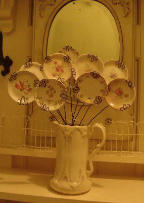 Sassytrash: Butter pat bouquet Butter Pats Display, Family Heirloom Display, Craft Booth Design, Dish Art, Butter Pats, Dish Display, Cottage Crafts, Plate Decor, Topiaries