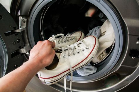 How To Wash Shoes, Folding Towels, Oxygen Bleach, How To Fold Towels, Washing Soda, Diy Upcycling, Mesh Laundry Bags, Laundry Products, Makeup Stain