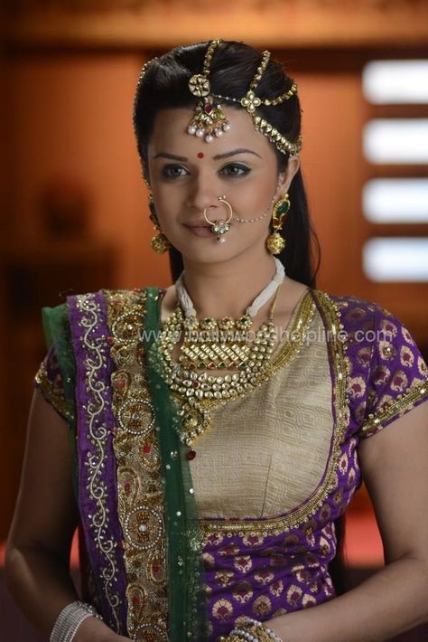 Rani Dheerbai Bhatiyani from Bharat Ka Veer Putra – Maharana Pratap Marwadi Blouse Design, Marvadi Blouse Pattern, Rajasthani Blouse Design, Rajasthani Blouse, Maharana Pratap, Long Blouse Designs, Lehenga Saree Design, Wedding Lehenga Designs, Jacket Blouse