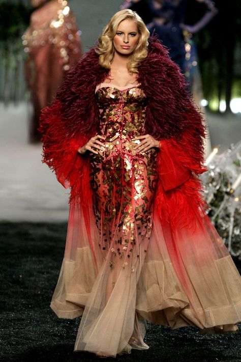 Karolina Kurkova on the Fall 2005 runway. Christian Dior Haute Couture, Dior Haute Couture, Couture Mode, Dior Couture, Dress Images, Couture Gowns, Eco Fashion, Gorgeous Gowns, Couture Collection