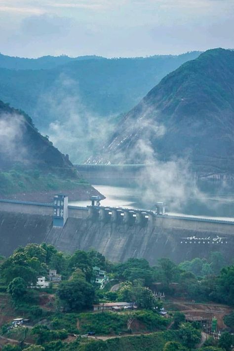 Cheruthoni Dam⠀ ------⠀ Follow Amazing Kerala for the best pictures from our motherland⠀ ------⠀ ⠀ Tag us #amazingkerala for feature⠀ ⠀ ••••••••⠀ @marviljoy at #idukki⠀ ••••••••⠀ ⠀ #godsowncountry #keraladiaries #thenmaladam #keralatourism Idukki Photography, New Movie Images, Summer Nature Photography, Fast And Furious Actors, Nature Photography Trees, Village Photography, Kerala Tourism, Travel Inspiration Destinations, Munnar