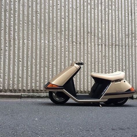 Any backstock leads? Honda Scooters, Scooter Custom, Scooter Design, Vespa Scooters, Motor Scooters, Mopeds, Sepeda Motor, Motorcycle Harley, Futuristic Cars