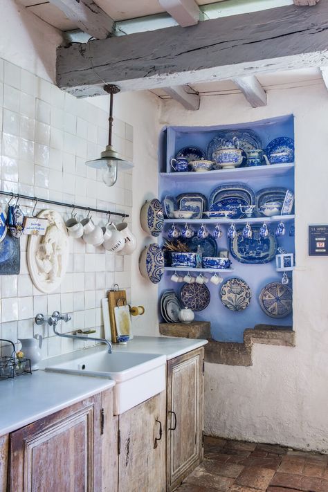 Greek Style Dining Room, Greek House Interior Kitchens, Greek Kitchen Design, Greek Home Interior, Greek Style Home Interiors, Greek Style Kitchen, Greek Style House, Greek Inspired Home, Portugal Interior Design