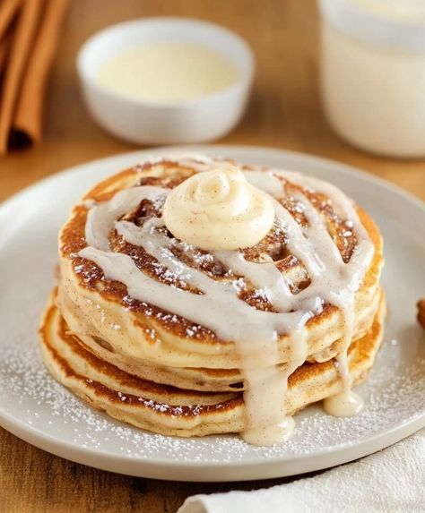 Cinnamon Roll Pancakes Recipe Vanilla Bean Pancakes, Cinnamon Roll Pancakes Recipe, Bisquick Pancakes, Cinnamon Roll Pancakes, Cinnamon Pancakes, Cream Cheese Glaze, Cinnamon Recipes, Cinnamon Swirl, Pancake Batter