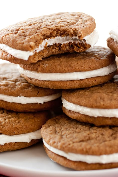 One of my favorite treats growing up were the Little Debbie Oatmeal Cream Pies. My mom rarely made dessert so my options were to make dessert myself (which Little Debbie Oatmeal Cream Pies, Oatmeal Cream Pie, بيتي فور, Oatmeal Creme Pie, Oatmeal Cream Pies, Cream Pies, Oatmeal Cookies Chewy, Keto Pumpkin, Little Debbie