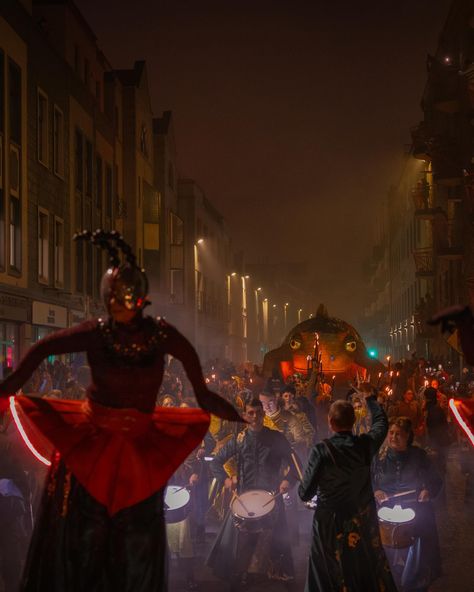 A very Happy Halloween from Galway!! 🎃 AD Officially celebrated our THIRD year of Halloween in Ireland and I love this tradition so much!! After all, did you know that Ireland is the true home of Halloween?? And Galway’s Macnas Parade was such an amazing celebration for it! 🎃 Here’s what not to miss in Galway during the autumn 🍁🍂⬇️ 🍽️ Dinner at Rúibín @ruibingalway - one of the best meals of the trip! 👻 Absolutely book in for a tour with Experience Galway - @experiencegalway they have a bun... Halloween In Ireland, Autumn Dinner, Best Meals, True Homes, Fall Dinner, Galway, The Trip, To Miss, Happy Halloween