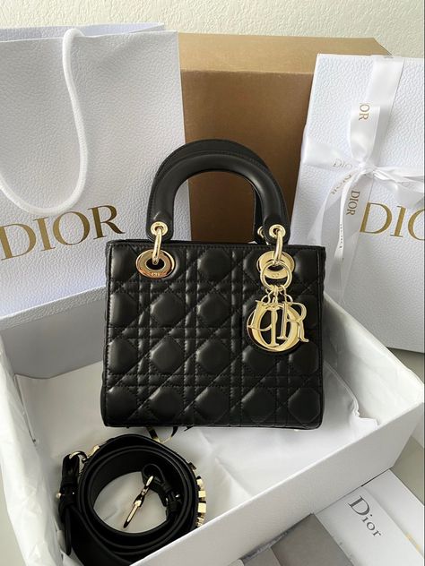 Tas Celine, Dior Aesthetic, Lady Dior Handbag, Bags Ideas, Luxury Bags Collection, Aesthetic Bags, Girly Bags, Bags Aesthetic, Pretty Bags