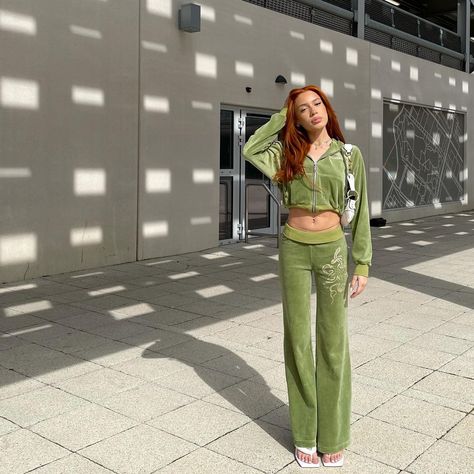 Velour Pants Outfit, Velour Tracksuit Outfit 2000s, Green Velvet Tracksuit, Velour Tracksuit Aesthetic, 2000s Velvet Tracksuit, Vintage Velour Tracksuit, E Girl Outfits, Velour Tracksuit, Velour Pants