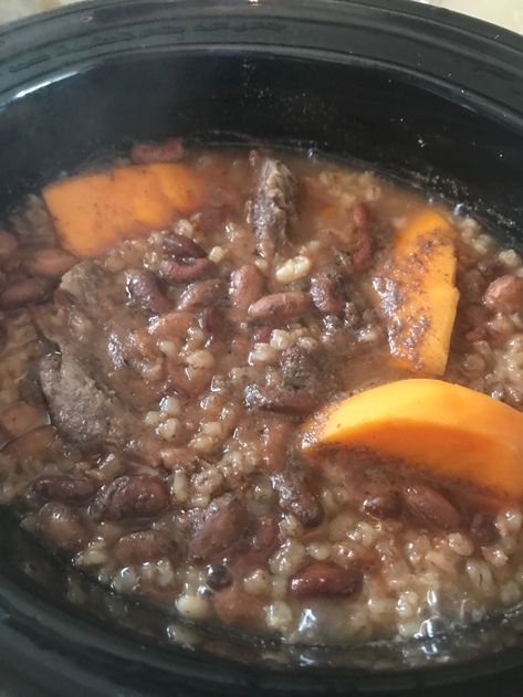 Jewish Shabbos Cholent – Kosheriffic Food Blog Ashkenazi Jewish Recipes, Kosher Meals Jewish Food, Crockpot Jewish Brisket, Cholent Recipe, Sephardic Jewish Food, Brisket Recipes Jewish Braised Beef, Beef Marrow Bones, Kosher Recipes, Jewish Recipes