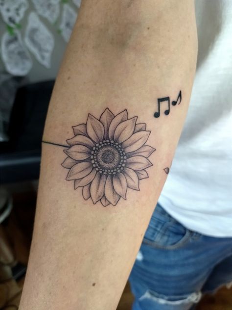 Single head of a sunflower tattooed on a lady's upper arm. Soft shading and fine lines. Single Sunflower Tattoo, Tattoo Designs Fine Line, Fine Line Illustration, Draw Tattoo, Single Sunflower, Fine Line Tattoo, Line Tattoo, Sunflower Tattoo, Upper Arms