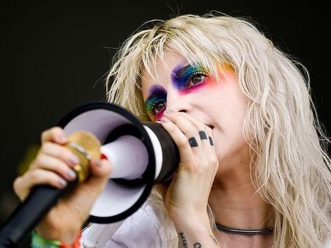 Hayley’s pride inspired makeup  | Paramore at Bonnaroo [ via Andrew Nelles ] Paramore Concert, Hayley Wiliams, Paramore Hayley Williams, Pride Makeup, Hayley Williams, Paramore, Grunge Hair, Art Festival, Simple Makeup