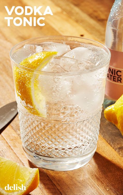 A Vodka Tonic That's Simple And Timeless Delish Vodka Mixed Drinks Recipes, Vodka Mixed Drinks, Summer Vodka Cocktails, Vodka Tonic, Low Carb Cocktails, Coctails Recipes, Tonic Recipe, Vodka Soda, Cocktail And Mocktail