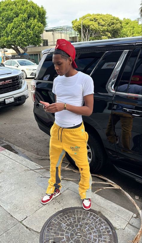 Gallery Dept Outfit, Bummy Fits, Jordan 4s Outfit, Outfit Inspo Boys, Yellow Pants Outfit, 4s Outfit, Mens Streetwear Outfits, Nba Young Boy, Black Men Fashion Urban