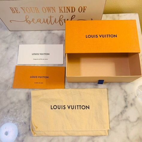 Louis Vuitton Packaging, Clothing Branding Design, Luxury Brand Packaging, Paper Carrier Bags, Glass Packaging, Branding Design Packaging, Visual Aesthetics, Cardboard Packaging