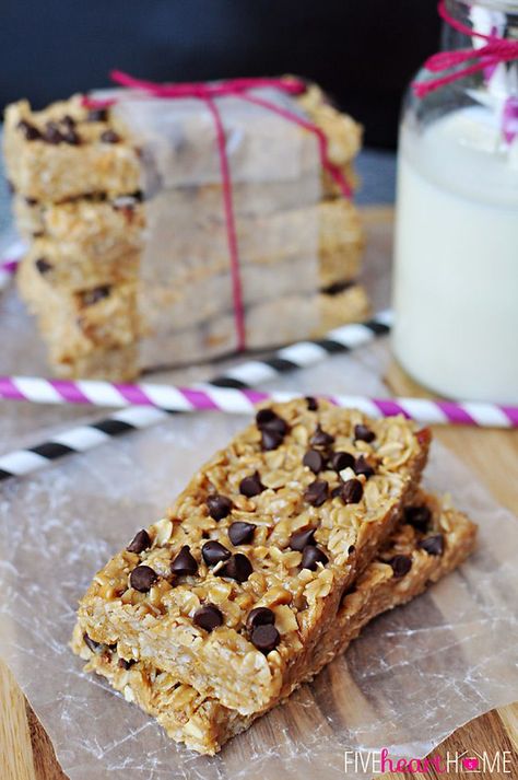 Chewy No-Bake Granola Bars with Coconut Oil ~ quick and easy to make with all natural ingredients | FiveHeartHome.com Pumpkin Granola Bars, Granola Bar, No Bake Granola Bars, Baked Granola, Granola Recipe Bars, Coconut Oil Recipes, Healthy Bars, Homemade Granola, Granola Bars