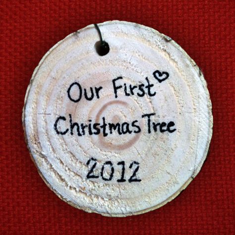 DIY-First-Christmas-Keepsake First Christmas Tree, Xmas Wedding, Navidad Diy, Our First Christmas, Santa Clause, Fun Craft, Diy Stuff, Noel Christmas, Teaching Art