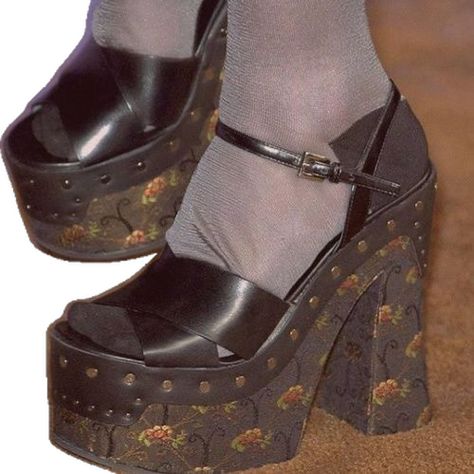 Twin Shadow, Dr Shoes, Funky Shoes, Shoe Inspo, Aesthetic Shoes, Swag Shoes, Moda Vintage, Pretty Shoes, Dream Shoes