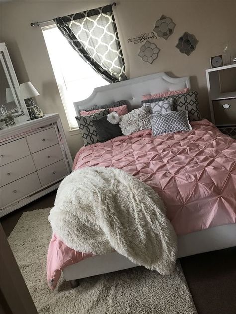 Luxury Room Bedroom, Bedroom Decor For Teen Girls, Cute Bedroom Ideas, Girl Bedroom Designs, Teen Room Decor, Teen Bedroom Decor, Apartment Decor Inspiration, Luxury Rooms, Girl Bedroom Decor