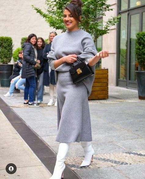 Priyanka Chopra Street Style, Priyanka Chopra Style, Deep Winter Palette Outfits, Deep Winter Palette, Fashion Design Patterns, Priyanka Chopra, Celebrity Look, Winter Style, Modest Outfits