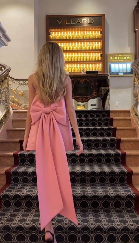 Pink Bow Dresses, Classy Birthday Dinner Outfit, Barbie Gowns For Women, Elegant Pink Outfit, Classy Birthday Dinner, 18th Birthday Dress Ideas, Bow Dresses Women, Classy Pink Dress, Birthday Party Dresses For Women