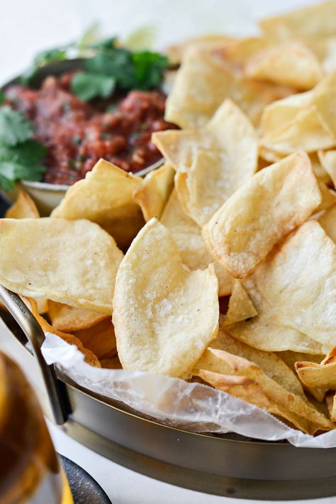 Salty Lime Tortilla Chips Tortilla Chips Air Fryer, Tortilla Chips Homemade, Chips Air Fryer, Lime Tortilla Chips, Mexican Chips, Fried Tortilla Chips, Tortilla Chip Recipe, Baked Tortilla Chips, Healthy Chips