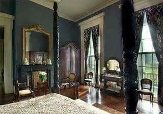 Antebellum Homes Interior, Greek Home Decor, Savannah House, Florida Architecture, Southern History, Victorian Gothic Decor, Homes In Florida, Antebellum Home, Grooms Room