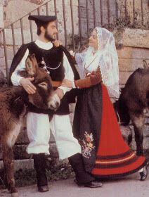 FolkCostume&Embroidery: Overview of Sardinian Costume Traditional Italian Clothing, Italian Traditional Dress, Costumes Around The World, Culture Clothing, Fancy Costumes, Folk Festival, Folk Dresses, Canvas Projects, Italian Outfits