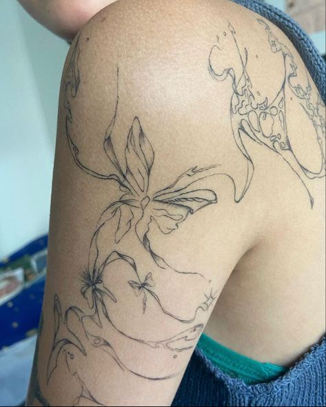 Tato Henna, Tatuaje A Color, Dainty Tattoos, Dream Tattoos, Abstract Tattoo, Dope Tattoos, Simplistic Tattoos, Piercing Tattoo, Creative Tattoos